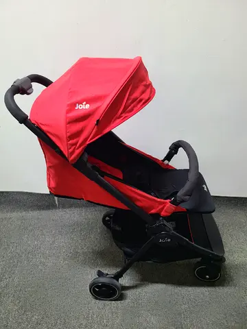 Joie Pact lightweight stroller cabin approved For travel Good condition