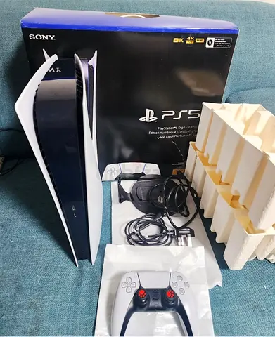 Playstation 5 Digital Edition with Box and original controller