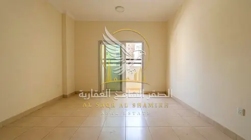 غرفة وصالة أول ساكن مع بلكونة وإطلالة مفتوحة في القليعة الشارقة