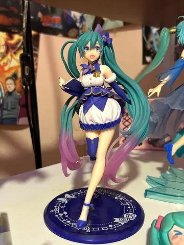 Hatsune miku figure
