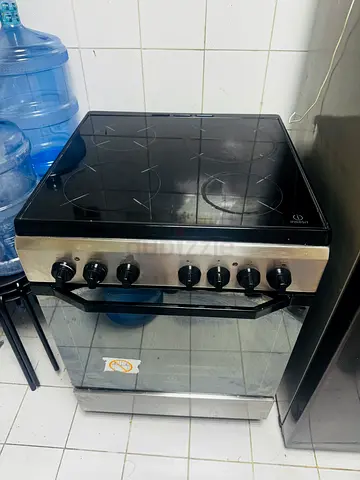 Used freestanding electric cooker with ceramic hob and oven - good condition