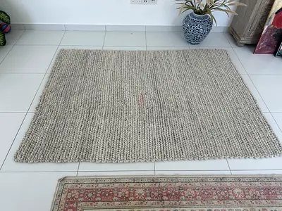 Handwoven chunky beige wool rug - 160x230cm (excellent condition)