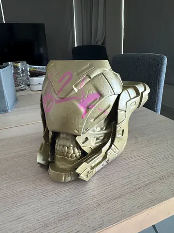 [Custom] Gold Sci-Fi Skull Helmet Decorative Art Piece