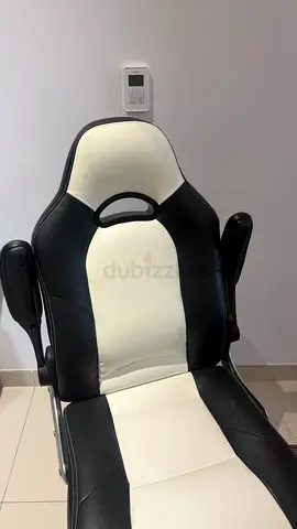 Black & White High-Back Office / Gaming Chair – Adjustable & Wheeled