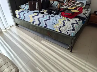 King Leather-look bed frame with mattress included