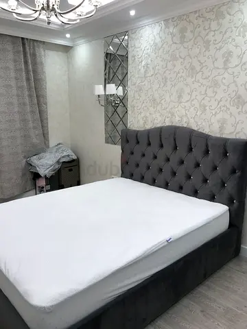 Luxurious Queen Size tufted upholstered bed frame For sale custom made