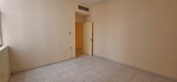 central Ac ! Family Building ! Near bus stop