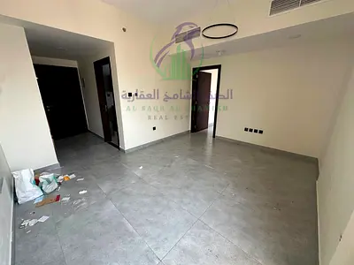 غرفه وصاله للايجارالسنوى منطقة الخان بإمارة الشارقه  باركن مجانى اطلاله مفتوحه مساحات واسعه تشطيبات سوبرلكس موقع مميز على مخرج دبى