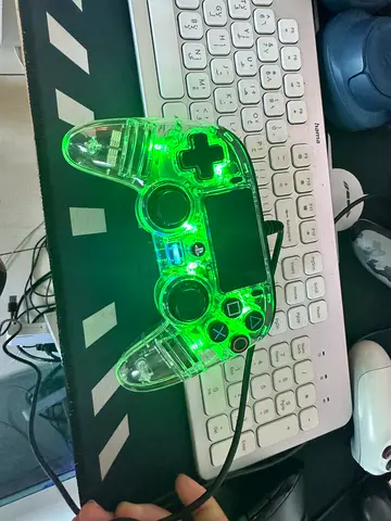 PS4 controller