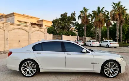 صورة 4 لـ 2013 BMW 7-SERIES