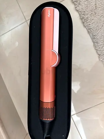 Dyson airstrait in original case