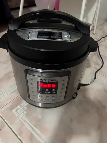 Nutribullet Nutricook Electric Multi-Cooker / Pressure Cooker - Good Condition