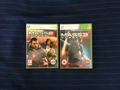 2 MASS EFFECT GAMES (XBOX 360)