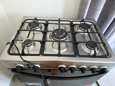 Rarely used freestanding gas stove with oven (not used) nd stove - 5 burners, good working condition
