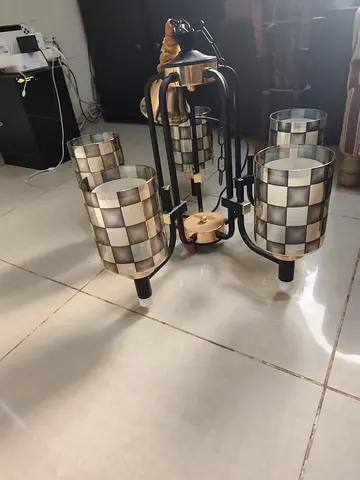 Chandelier Beautyful with 5 Led light -used