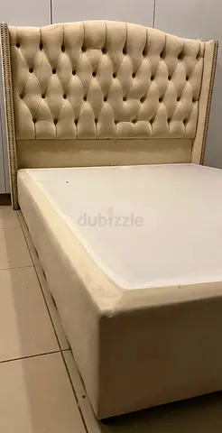 Beige Tufted velvet Upholstered Bed Frame with Base - Queen/Double