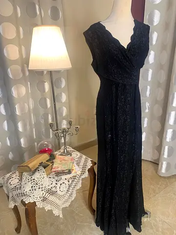 Black Tahari Evening Gown - Size 10, Elegant Classic Design party dress