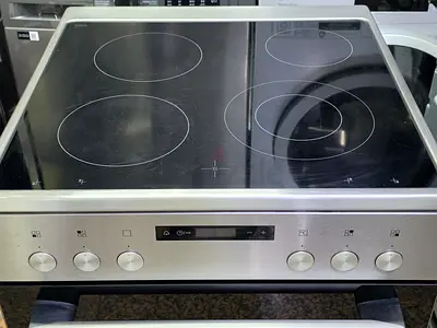 Siemens Electric Ceramic Cooking Range 60x60cm With Oven Excellent Condition