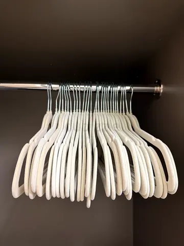 Pack of 30 beige velvet non-slip clothes hangers