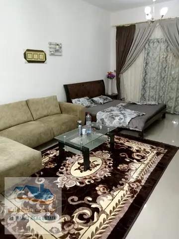 استديو مساحة كبيرة مع  بلكونة مفروشه للايجار الشهري