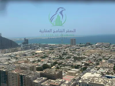 شقة فاخرة 3 غرف وصالة للإيجار السنوي في المجاز 3 الشارقة بإطلالة بحرية ومساحات واسعة وغرفة خادمة واستور وغرفة غسيل منفصلة.