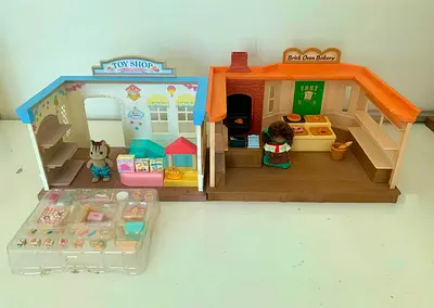Sylvanian Families Toy Shop + Brick Oven Bakery with Furniture + 2 Figures.