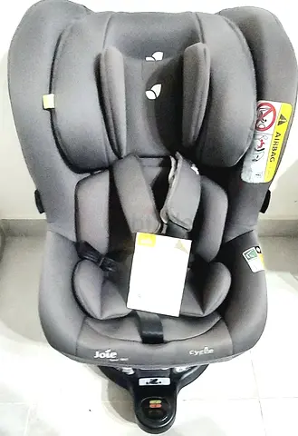 Joie stages fix isofix I size spin with newborn insert