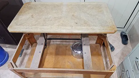 100 AED - Solid Wood Lift-Top Coffee Table with Storage