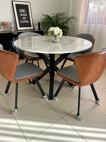 Heaven 4-Seater Marble Top Dining Table by Home Centre - perfect condition