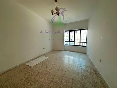 شقه غرفتين وصاله المجاز ثلاث مع خزائن بالخائط بلكونه اطلاله مفتوحه تاني صف من الكورنيش