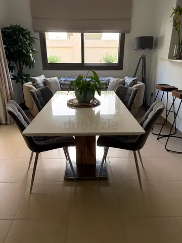 Dinning room table