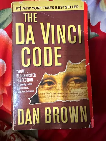 The Da Vinci code by Dan brown | 7 Aed only