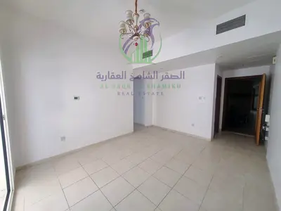 اوسع وافخم غرفة وصالة في منطقة المجاز 3 مع حمامين وبلكونة بمساحة كبيرة قرب الكورنيش ومنطقة القصباء
