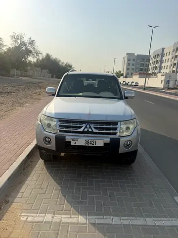 Mitsubishi Pajero GLS 2009 | GCC Specs | Well Maintained, Single-owner vehicle