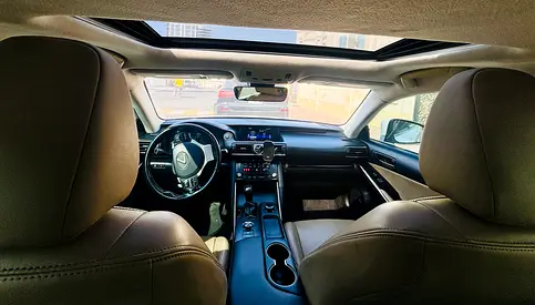 صورة 8 لـ 2017 Lexus IS-SERIES