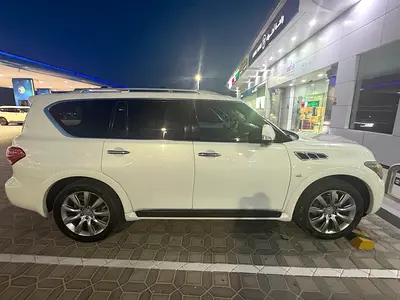2014 Infiniti QX80 照片 2