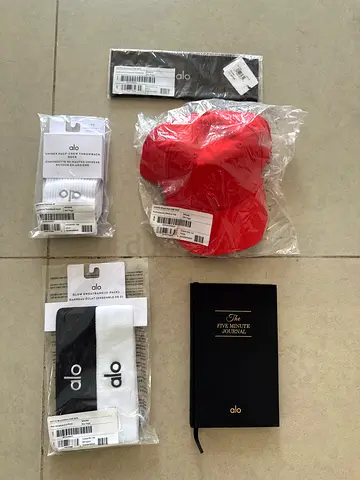 Top Offer - Alo Yoga Accessories Bundle – Brand New – 230 AED