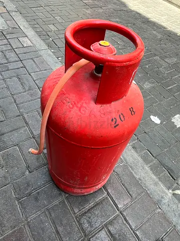 Red LPG Gas Cylinder - 20kg 90 percent gass in side