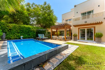 DESIRABLE LAYOUT | PARK BACKING |INTERNAL LOCATION
