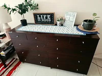 Dark Wood 8-Drawer Dresser / Chest in Good Condition