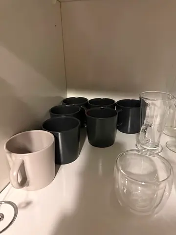 Set of used coffee mugs and glassware - 6 mugs + 2 carafes