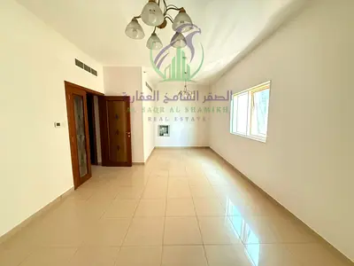 شقه غرفتين وصاله المجاز ثلاث مع باركينج وتكيف مجاني خزائن بالحائط غرفه ماستر مساحات واسعه صف اول علي الكورنيش