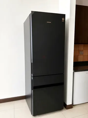 Hitachi 410L Black Bottom-Freezer Refrigerator - excellent Condition