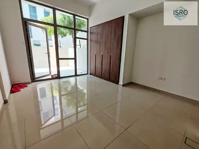 Studio with garden in 34k 400sqft uptown