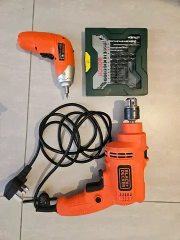 Drill Black& Decker, with a cordless screwdriver and bits