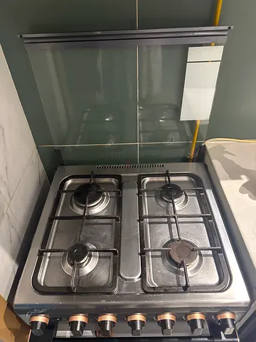 Toshiba 4-Burner Gas Hob with Glass - Excellent Working Condition