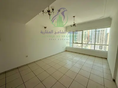 شقة غرفة وصالة في التعاون مع بلكونة وخزائن حائط ومسبح وجيم داخل برج عائلي نظيف بمساحات واسعة وقرب مخرج دبي