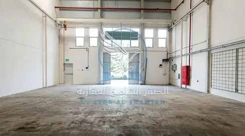 شارع رئيسي | موقع مميز | ارتفاع 10 متر | يتوفر كهرباء وصرف صحي | نطام حريق كامل
