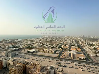 شقة غرفتين وصالة للإيجار السنوي على كورنيش الخان الشارقة بإطلالة بحرية وبلكونة وغرف ماستر وغرفة خادمة وجيم ومسبح