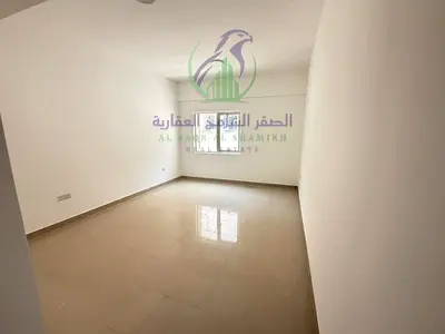 غرفتين وصاله النهدة الشارقه مع شهر مجاني اتنين مطبخ واتنين حمام خرائن بالحائط بالقرب من مطعم القصر العريق